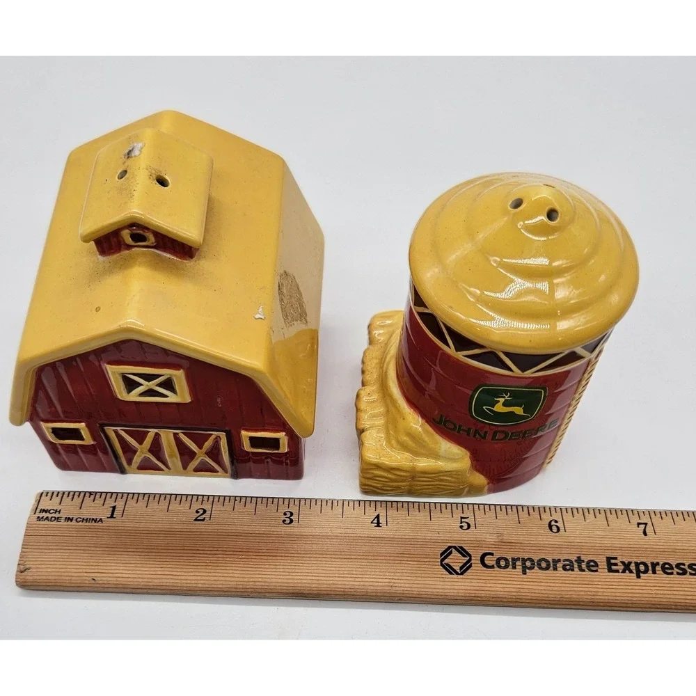 John Deere Salt and Pepper Shakers‎ Set Ceramic Barn and Silo Red Yellow Logo